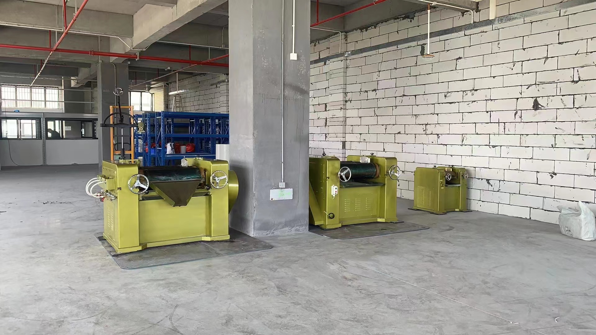 廣州市奮宏化工有限公司S-260 三輥研磨機(jī)采購(gòu)方案(圖1)
