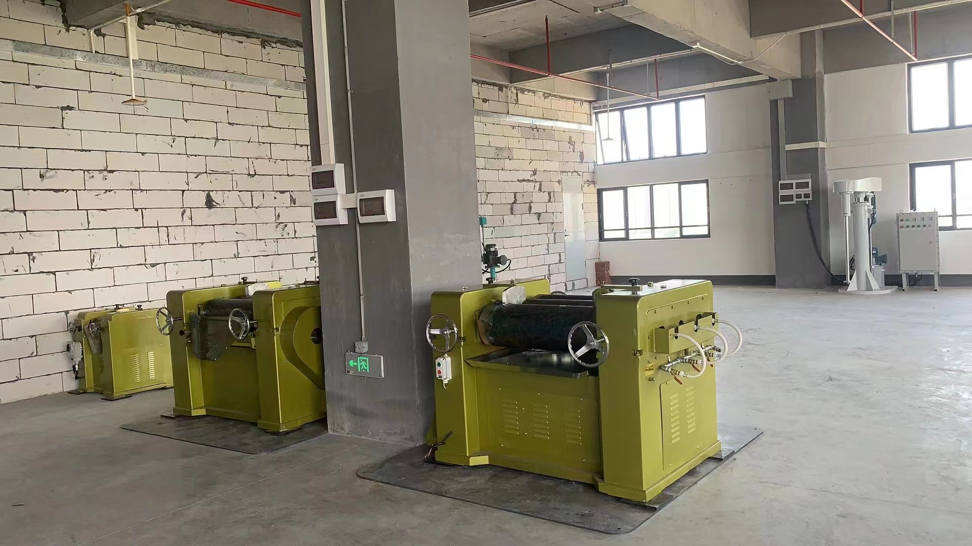 廣州市奮宏化工有限公司S-260 三輥研磨機(jī)采購(gòu)方案(圖2)