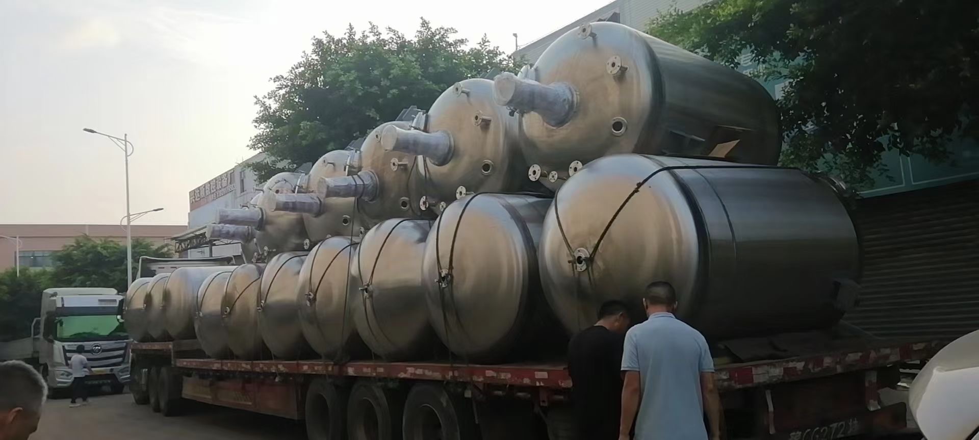 發(fā)往 迪拜 阿聯(lián)酋 化工反應(yīng)釜攪拌釜 及配套設(shè)備采購(gòu)(圖12)